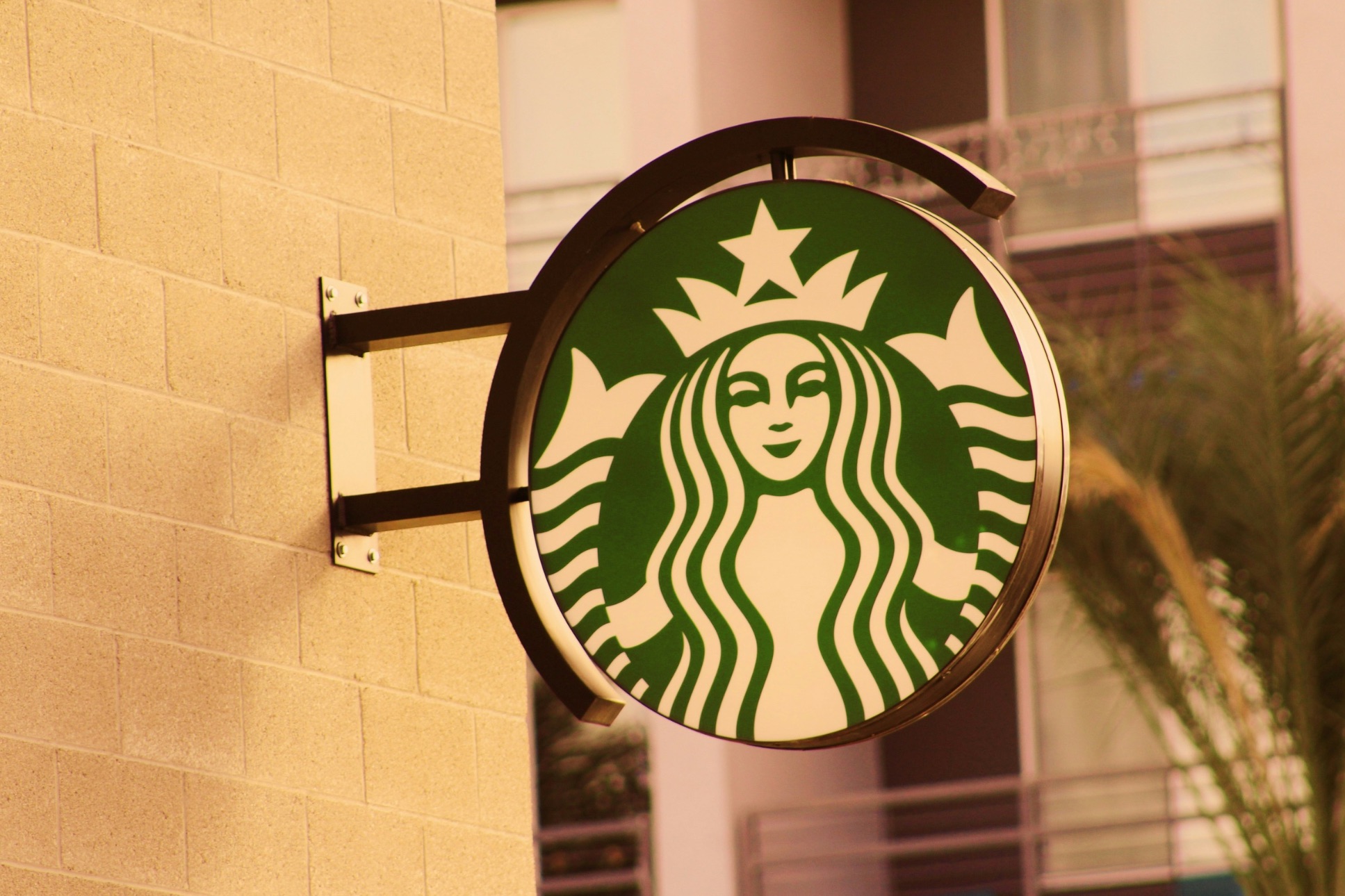 Starbucks na rozcestí: Může nostalgie zachránit kavárenského giganta?