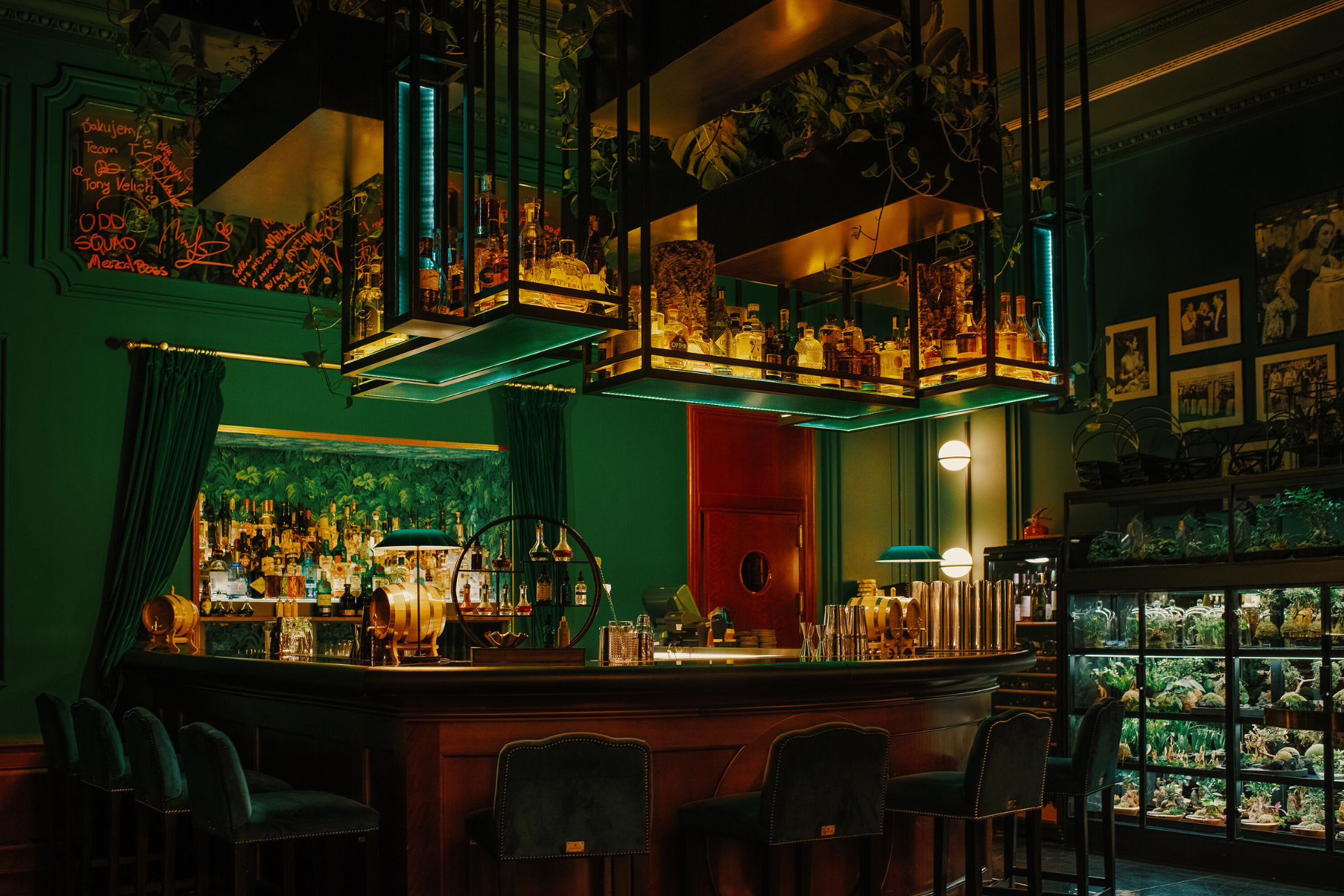 Barové zrkadlo z Bratislavy, ktoré odráža svet